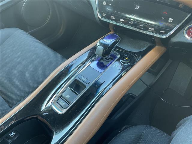 ヴェゼル ハイブリッドX プッシュスタート 純正ナビ ブルートゥース フルセグTV バックカメラ クルコン シートヒーター ETC ドアバイザー パドルシフト(11枚目)