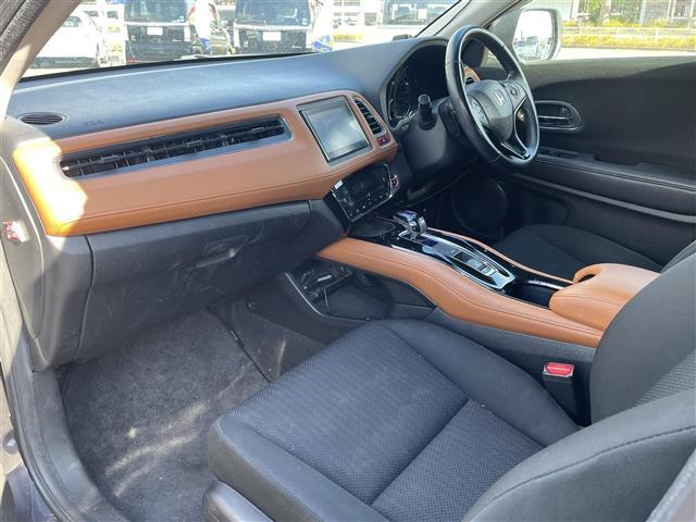 ヴェゼル ハイブリッドX プッシュスタート 純正ナビ ブルートゥース フルセグTV バックカメラ クルコン シートヒーター ETC ドアバイザー パドルシフト(17枚目)