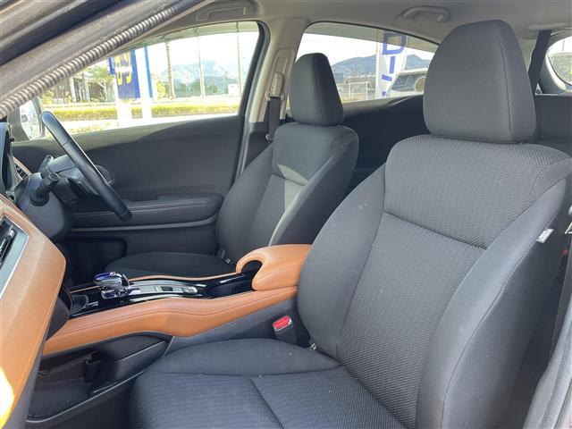 ヴェゼル ハイブリッドX プッシュスタート 純正ナビ ブルートゥース フルセグTV バックカメラ クルコン シートヒーター ETC ドアバイザー パドルシフト(18枚目)