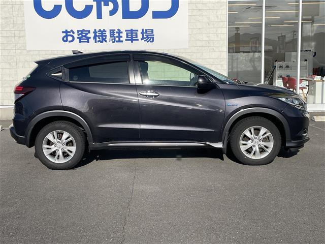 ヴェゼル ハイブリッドX プッシュスタート 純正ナビ ブルートゥース フルセグTV バックカメラ クルコン シートヒーター ETC ドアバイザー パドルシフト(30枚目)