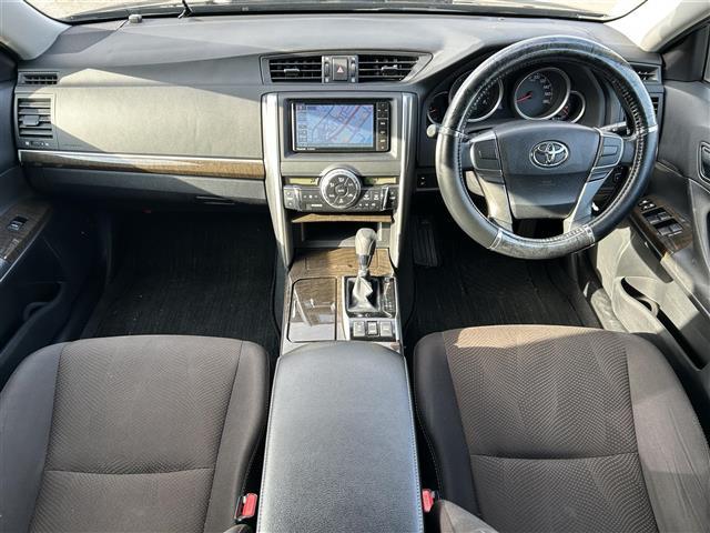 マークＸ ２５０Ｇ　Ｆパッケージ　社外ナビ　フルセグＴＶ　Ｂｌｕｅｔｏｏｔｈ　ローダウン　バックカメラ　オートライト　アイドリングストップ　純正フロアマット　社外アルミホイール　ダブルエアコン　ＭＴモード付ＡＴ　スペアキー１本（10枚目）