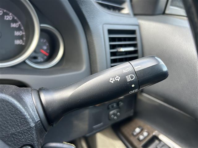 マークＸ ２５０Ｇ　Ｆパッケージ　社外ナビ　フルセグＴＶ　Ｂｌｕｅｔｏｏｔｈ　ローダウン　バックカメラ　オートライト　アイドリングストップ　純正フロアマット　社外アルミホイール　ダブルエアコン　ＭＴモード付ＡＴ　スペアキー１本（12枚目）