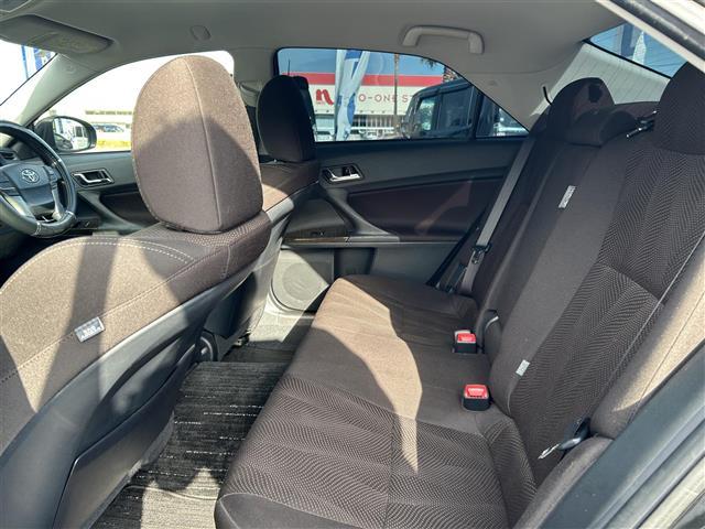 マークＸ ２５０Ｇ　Ｆパッケージ　社外ナビ　フルセグＴＶ　Ｂｌｕｅｔｏｏｔｈ　ローダウン　バックカメラ　オートライト　アイドリングストップ　純正フロアマット　社外アルミホイール　ダブルエアコン　ＭＴモード付ＡＴ　スペアキー１本（27枚目）