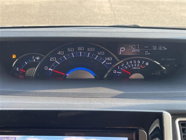 タント カスタムＲＳ　スマートセレクションＳＡ　社外ナビ　バックカメラ　両側パワースライドドア　衝突軽減ブレーキ　純正アルミホイル　純正フロアマット　ＥＴＣ　ドアバイザー　左側ピラーレス（7枚目）