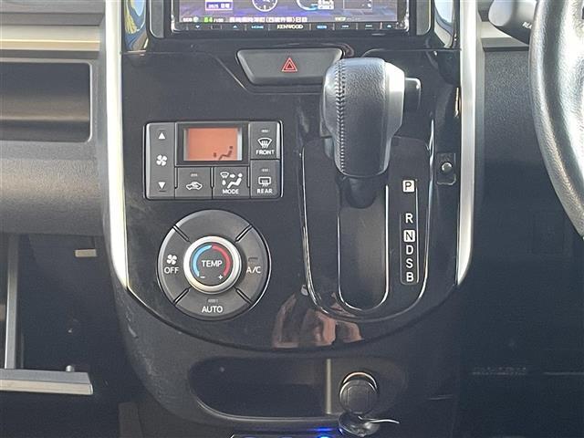 タント カスタムＲＳ　スマートセレクションＳＡ　社外ナビ　バックカメラ　両側パワースライドドア　衝突軽減ブレーキ　純正アルミホイル　純正フロアマット　ＥＴＣ　ドアバイザー　左側ピラーレス（8枚目）