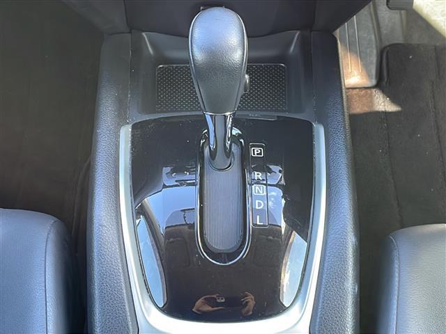 エクストレイル ２０Ｘ　純正ナビ（ＣＤ　ＤＶＤ　フルセグＴＶ　ＢＴ）　ＥＴＣ　ドライブレコーダー　ＬＥＤヘッドライト　アイドリングストップ　シートヒーター　ルーフレール　ダウンヒルアシスト　純正フロアマット　純正ＡＷ（13枚目）