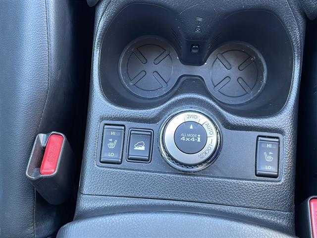 エクストレイル ２０Ｘ　純正ナビ（ＣＤ　ＤＶＤ　フルセグＴＶ　ＢＴ）　ＥＴＣ　ドライブレコーダー　ＬＥＤヘッドライト　アイドリングストップ　シートヒーター　ルーフレール　ダウンヒルアシスト　純正フロアマット　純正ＡＷ（14枚目）