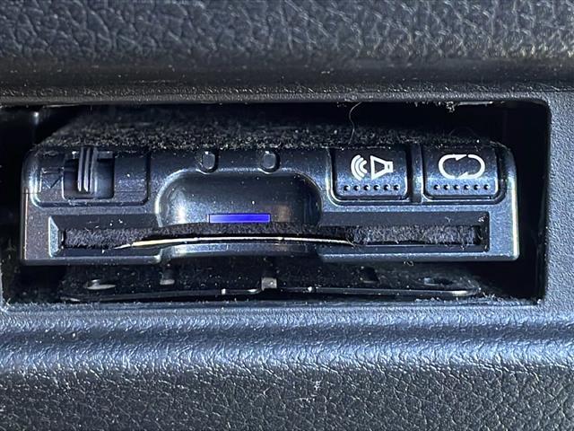 スペーシアカスタム ハイブリッドＧＳ　社外ナビ（ＣＤ　ＤＶＤ　フルセグＴＶ）　バックカメラ　片側パワースライドドア　アイドリングストップ　シートヒーター　ＥＴＣ　社外アルミ　プッシュスタート　スマートキー　ＬＥＤヘッドライト（19枚目）