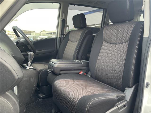 セレナ ハイウェイＳ　Ｓ　ＨＶ　Ａセーフ　純正ナビ　全方位カメラ　フリップダウンモニター　フルセグテレビ　ＤＶＤ／ＣＤ　Ｂｌｕｅｔｏｏｔｈ接続　ＥＴＣ　両側パワースライドドア　コーナーセンサー　クルーズコントロール　スマートキー（16枚目）