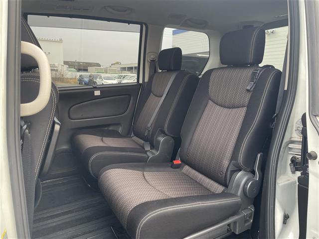 セレナ ハイウェイＳ　Ｓ　ＨＶ　Ａセーフ　純正ナビ　全方位カメラ　フリップダウンモニター　フルセグテレビ　ＤＶＤ／ＣＤ　Ｂｌｕｅｔｏｏｔｈ接続　ＥＴＣ　両側パワースライドドア　コーナーセンサー　クルーズコントロール　スマートキー（18枚目）