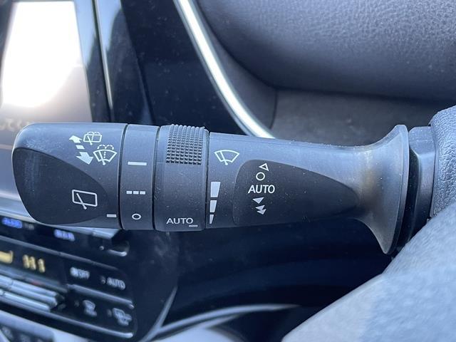 プリウス A 純正ナビ/フルセグ/Bluetooth/TRDエアロ/クルーズコントロール/バックカメラ/ETC/LED/スマートキー/パーキングアシスト(12枚目)