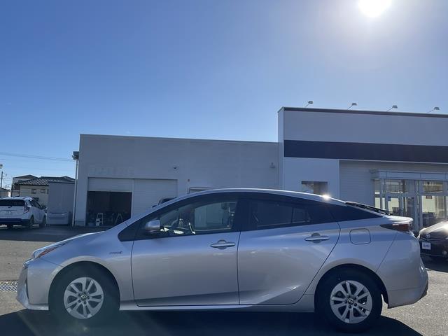 プリウス Ｓ　純正ＳＤナビ／Ｂｕｌｅｔｏｏｔｈ／バックカメラ／フルセグ／プッシュスタート／スマートキー／ＥＴＣ／ＬＥＤヘッドライト（5枚目）