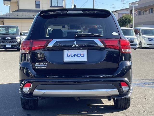 アウトランダーＰＨＥＶ Ｇナビパッケージ　純正ナビ／フルセグＴＶ／４ＷＤ／クルーズコントロール／マルチアラウンドモニター／ハーフレザー／衝突軽減システム／ＬＥＤ（3枚目）