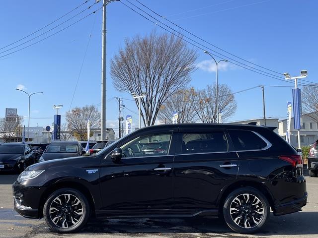 アウトランダーＰＨＥＶ Ｇナビパッケージ　純正ナビ／フルセグＴＶ／４ＷＤ／クルーズコントロール／マルチアラウンドモニター／ハーフレザー／衝突軽減システム／ＬＥＤ（5枚目）