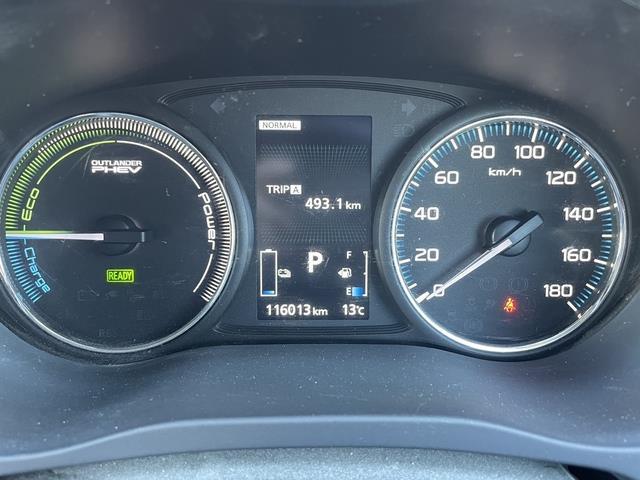 アウトランダーＰＨＥＶ Ｇナビパッケージ　純正ナビ／フルセグＴＶ／４ＷＤ／クルーズコントロール／マルチアラウンドモニター／ハーフレザー／衝突軽減システム／ＬＥＤ（9枚目）