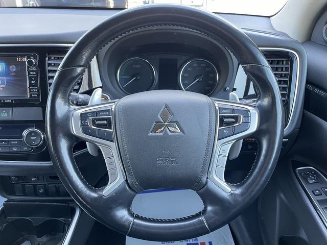 アウトランダーＰＨＥＶ Ｇナビパッケージ　純正ナビ／フルセグＴＶ／４ＷＤ／クルーズコントロール／マルチアラウンドモニター／ハーフレザー／衝突軽減システム／ＬＥＤ（10枚目）