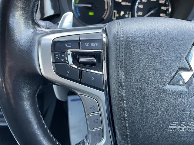 アウトランダーＰＨＥＶ Ｇナビパッケージ　純正ナビ／フルセグＴＶ／４ＷＤ／クルーズコントロール／マルチアラウンドモニター／ハーフレザー／衝突軽減システム／ＬＥＤ（11枚目）