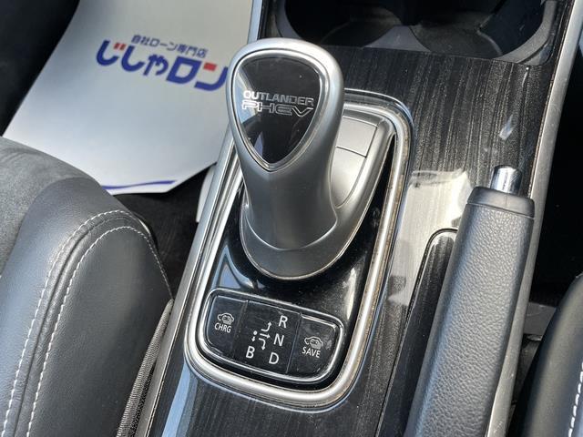 アウトランダーＰＨＥＶ Ｇナビパッケージ　純正ナビ／フルセグＴＶ／４ＷＤ／クルーズコントロール／マルチアラウンドモニター／ハーフレザー／衝突軽減システム／ＬＥＤ（19枚目）