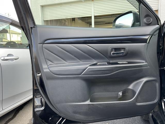 アウトランダーＰＨＥＶ Ｇナビパッケージ　純正ナビ／フルセグＴＶ／４ＷＤ／クルーズコントロール／マルチアラウンドモニター／ハーフレザー／衝突軽減システム／ＬＥＤ（33枚目）