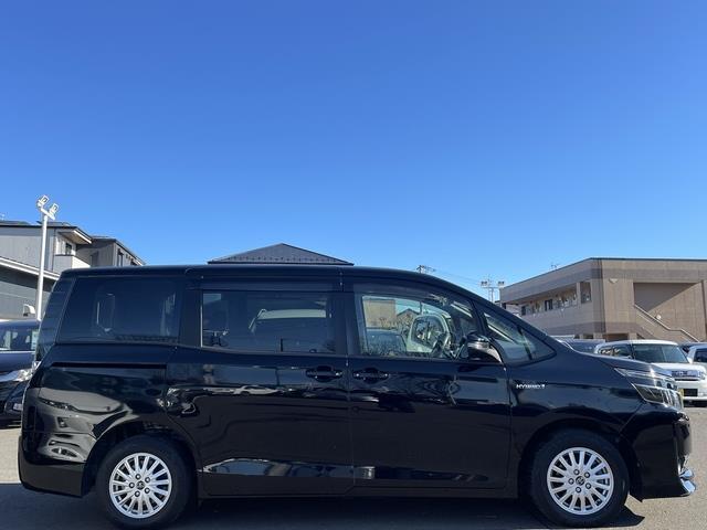 ヴォクシー ハイブリッドV 純正ナビ/Bluetooth/両側パワースライドドア/クルーズコントロール/バックカメラ/ETC/シートヒーター/スマートキー/プッシュスタート(4枚目)