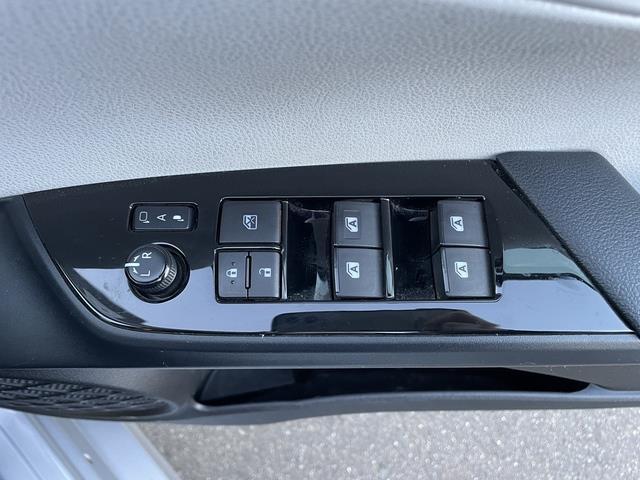 プリウス Ｓ　プリクラッシュセーフティ／純正ナビ／Ｂｌｕｅｔｏｏｔｈ／クルーズコントコール／バックカメラ／ＥＴＣ／スマートキー／プッシュスタート（28枚目）