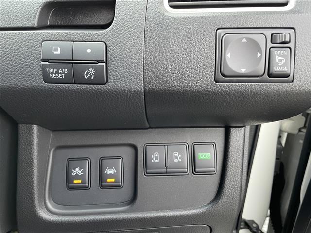 セレナ ハイウェイスター　Ｖセレクション＋セーフティ　Ａセフ　衝突軽減システム　両側パワースライドドア　アラウンドビューモニター　純正ナビ　ＣＤ／ＤＶＤ／フルセグ／Ｂｌｕｅｔｏｏｔｈ／ＳＤ　プッシュスタート　スマートキー　ＬＥＤヘッドライト　オートライト（10枚目）