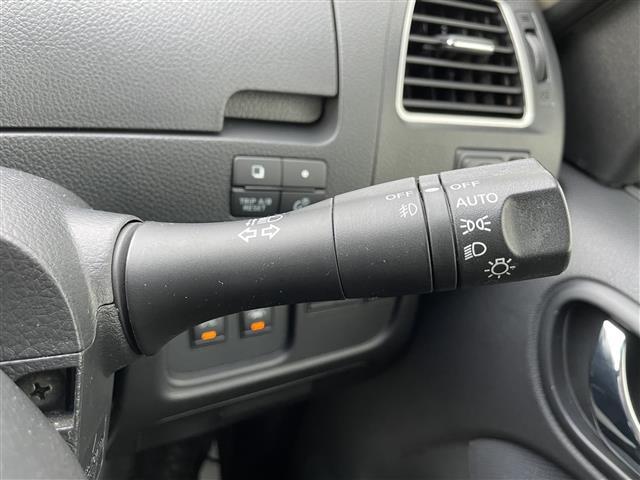 セレナ ハイウェイスター　Ｖセレクション＋セーフティ　Ａセフ　衝突軽減システム　両側パワースライドドア　アラウンドビューモニター　純正ナビ　ＣＤ／ＤＶＤ／フルセグ／Ｂｌｕｅｔｏｏｔｈ／ＳＤ　プッシュスタート　スマートキー　ＬＥＤヘッドライト　オートライト（12枚目）