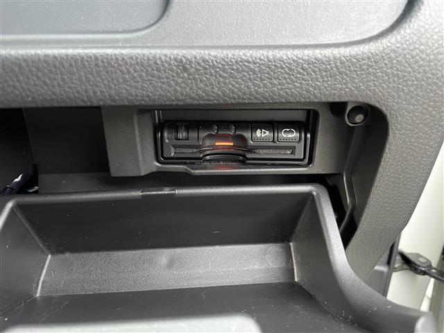 セレナ ハイウェイスター　Ｖセレクション＋セーフティ　Ａセフ　衝突軽減システム　両側パワースライドドア　アラウンドビューモニター　純正ナビ　ＣＤ／ＤＶＤ／フルセグ／Ｂｌｕｅｔｏｏｔｈ／ＳＤ　プッシュスタート　スマートキー　ＬＥＤヘッドライト　オートライト（14枚目）