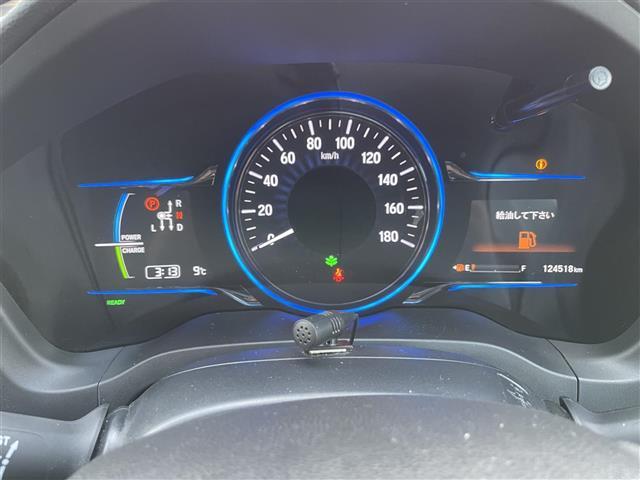 ヴェゼル ハイブリッドＸ　衝突軽減システム　社外ナビ　ＣＤ／ＤＶＤ／フルセグ／Ｂｌｕｅｔｏｏｔｈ　クルーズコントロール　プッシュスタート　スマートキー　ＬＥＤヘッドライト　フォグライト　オートライト　革巻きステアリング（2枚目）