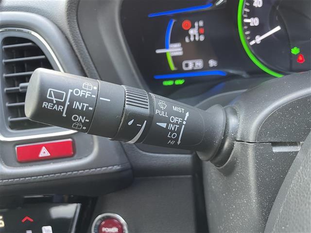 ヴェゼル ハイブリッドＸ　衝突軽減システム　社外ナビ　ＣＤ／ＤＶＤ／フルセグ／Ｂｌｕｅｔｏｏｔｈ　クルーズコントロール　プッシュスタート　スマートキー　ＬＥＤヘッドライト　フォグライト　オートライト　革巻きステアリング（12枚目）