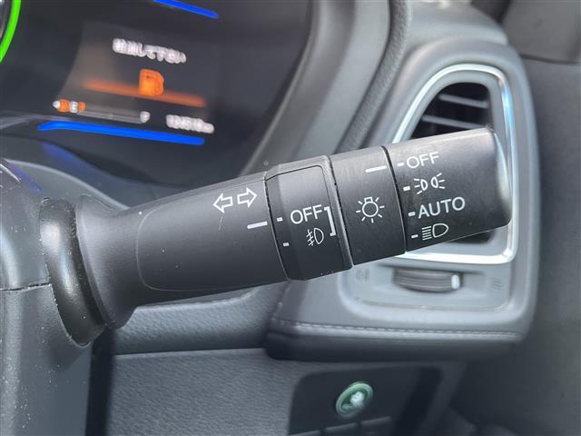 ヴェゼル ハイブリッドＸ　衝突軽減システム　社外ナビ　ＣＤ／ＤＶＤ／フルセグ／Ｂｌｕｅｔｏｏｔｈ　クルーズコントロール　プッシュスタート　スマートキー　ＬＥＤヘッドライト　フォグライト　オートライト　革巻きステアリング（13枚目）