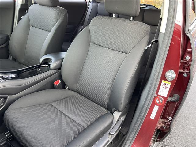 ヴェゼル ハイブリッドＸ　衝突軽減システム　社外ナビ　ＣＤ／ＤＶＤ／フルセグ／Ｂｌｕｅｔｏｏｔｈ　クルーズコントロール　プッシュスタート　スマートキー　ＬＥＤヘッドライト　フォグライト　オートライト　革巻きステアリング（18枚目）