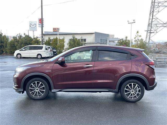 ヴェゼル ハイブリッドＸ　衝突軽減システム　社外ナビ　ＣＤ／ＤＶＤ／フルセグ／Ｂｌｕｅｔｏｏｔｈ　クルーズコントロール　プッシュスタート　スマートキー　ＬＥＤヘッドライト　フォグライト　オートライト　革巻きステアリング（23枚目）