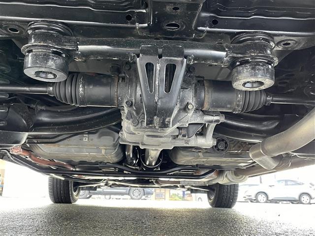 ヴェゼル ハイブリッドＸ　衝突軽減システム　社外ナビ　ＣＤ／ＤＶＤ／フルセグ／Ｂｌｕｅｔｏｏｔｈ　クルーズコントロール　プッシュスタート　スマートキー　ＬＥＤヘッドライト　フォグライト　オートライト　革巻きステアリング（28枚目）