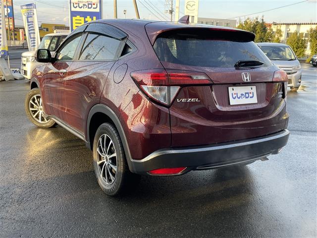 ヴェゼル ハイブリッドＸ　衝突軽減システム　社外ナビ　ＣＤ／ＤＶＤ／フルセグ／Ｂｌｕｅｔｏｏｔｈ　クルーズコントロール　プッシュスタート　スマートキー　ＬＥＤヘッドライト　フォグライト　オートライト　革巻きステアリング（35枚目）