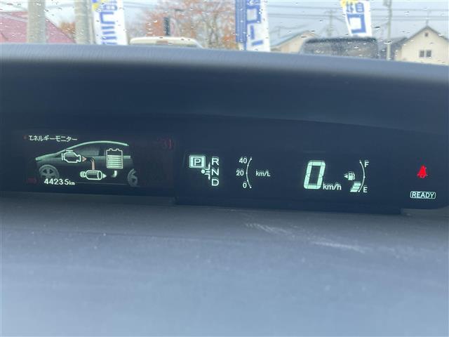 プリウス S 純正ナビ CD/DVD/フルセグ/Bluetooth/SD プッシュスタート スマートキー スペアキー HIDヘッドライト オートライト フォグライト ステアリングスイッチ バックカメラ(2枚目)