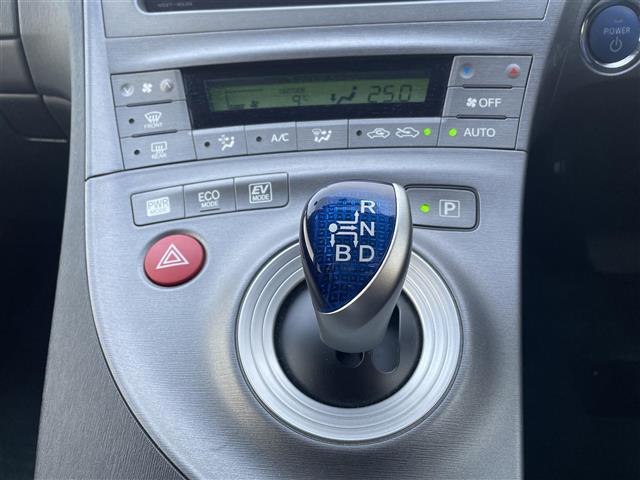 プリウス S 純正ナビ CD/DVD/フルセグ/Bluetooth/SD プッシュスタート スマートキー スペアキー HIDヘッドライト オートライト フォグライト ステアリングスイッチ バックカメラ(6枚目)