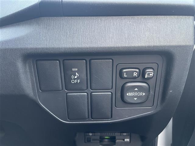 プリウス S 純正ナビ CD/DVD/フルセグ/Bluetooth/SD プッシュスタート スマートキー スペアキー HIDヘッドライト オートライト フォグライト ステアリングスイッチ バックカメラ(12枚目)