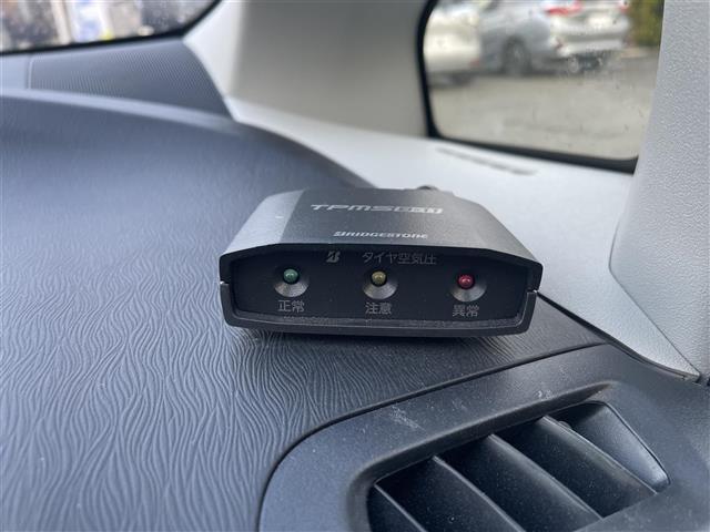 プリウス S 純正ナビ CD/DVD/フルセグ/Bluetooth/SD プッシュスタート スマートキー スペアキー HIDヘッドライト オートライト フォグライト ステアリングスイッチ バックカメラ(16枚目)