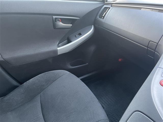 プリウス S 純正ナビ CD/DVD/フルセグ/Bluetooth/SD プッシュスタート スマートキー スペアキー HIDヘッドライト オートライト フォグライト ステアリングスイッチ バックカメラ(22枚目)