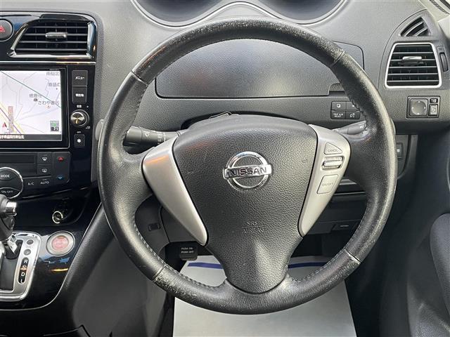 セレナ ハイウェイスター　アドバンスドセーフティパッケージ　衝突軽減システム　フリップダウンモニター　片側パワースライドドア　コーナーセンサー　純正ナビ　ＣＤ／ＤＶＤ／フルセグ／Ｂｌｕｅｔｏｏｔｈ／ＳＤ　全方位モニター　クルーズコントロール　プッシュスタート（12枚目）