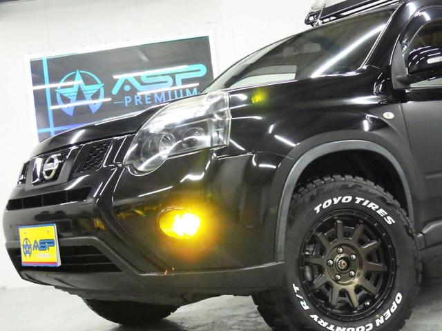 エクストレイル ２０Ｘｔｔ　４ＷＤ　リフトアップ　社外１６インチＡＷ　ＴＯＹＯオープンカントリー　黒革シートヒータ　ルーフキャリア＆ラック　純正ＨＤＤナビ　地デジＴＶ　バックカメラ　インナーブラックライト加工　ブラックグリル（6枚目）