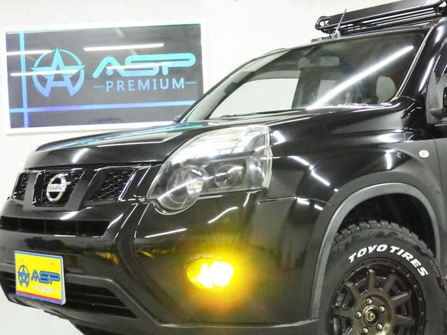 エクストレイル ２０Ｘｔｔ　４ＷＤ　リフトアップ　社外１６インチＡＷ　ＴＯＹＯオープンカントリー　黒革シートヒータ　ルーフキャリア＆ラック　純正ＨＤＤナビ　地デジＴＶ　バックカメラ　インナーブラックライト加工　ブラックグリル（8枚目）