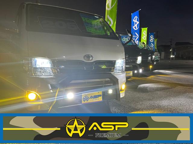 ハイエースワゴン ＧＬ　社外１７インチＡＷ　シートカバー　ナスカーホワイトレター　ス　トラーダＳＤナビ　バックカメラ　ＥＴＣ　パワースライド　キーレス　地デジ　木目パネル　ベッドキッド　アルパインフリップダウンモニター（76枚目）