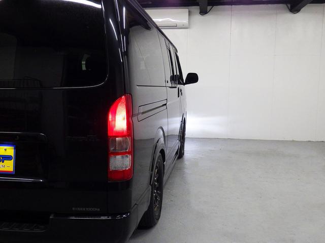 ハイエースバン ロングスーパーＧＬ　ワンオーナー　モデリスタエアロ　社外１５インチＡＷ　社外ＳＤナビ　バックカメラ　ＥＴＣ　ウッドコンビハンドル　ベッドキット　フェンダーカバー　ボンネットスポイラー　サイドエアロ　ローダウン（17枚目）