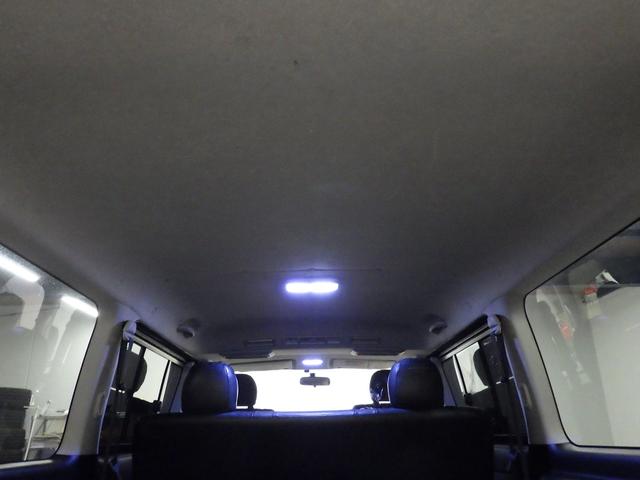 ハイエースバン ロングスーパーＧＬ　ワンオーナー　モデリスタエアロ　社外１５インチＡＷ　社外ＳＤナビ　バックカメラ　ＥＴＣ　ウッドコンビハンドル　ベッドキット　フェンダーカバー　ボンネットスポイラー　サイドエアロ　ローダウン（27枚目）