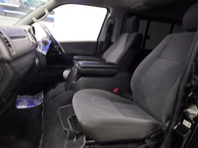 ハイエースバン ロングスーパーＧＬ　ワンオーナー　モデリスタエアロ　社外１５インチＡＷ　社外ＳＤナビ　バックカメラ　ＥＴＣ　ウッドコンビハンドル　ベッドキット　フェンダーカバー　ボンネットスポイラー　サイドエアロ　ローダウン（30枚目）