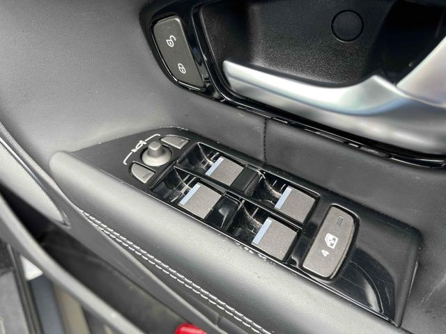レンジローバーイヴォークコンバーチブル ＨＳＥダイナミック　オープンカー　ドライブレコーダー　全周囲カメラ　ナビ　オートクルーズコントロール　オートライト　ＡＴ　スマートキー　アイドリングストップ　電動格納ミラー　シートヒーター　アルミホイール　ＥＳＣ　ＵＳＢ（64枚目）