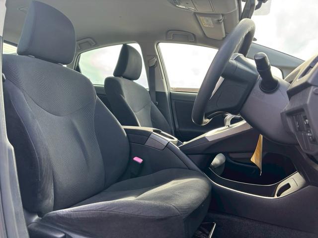 プリウス Ｓ　ナビ　テレビ　バックモニター　ブルートゥース　スマートキープッシュスタート　電動格納ミラー　ＥＴＣ　ステアリングリモコン　ウインカーミラー（15枚目）