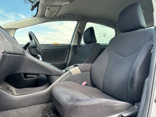 プリウス Ｓ　ナビ　テレビ　バックモニター　ブルートゥース　スマートキープッシュスタート　電動格納ミラー　ＥＴＣ　ステアリングリモコン　ウインカーミラー（16枚目）